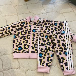 Chic adidas track suit